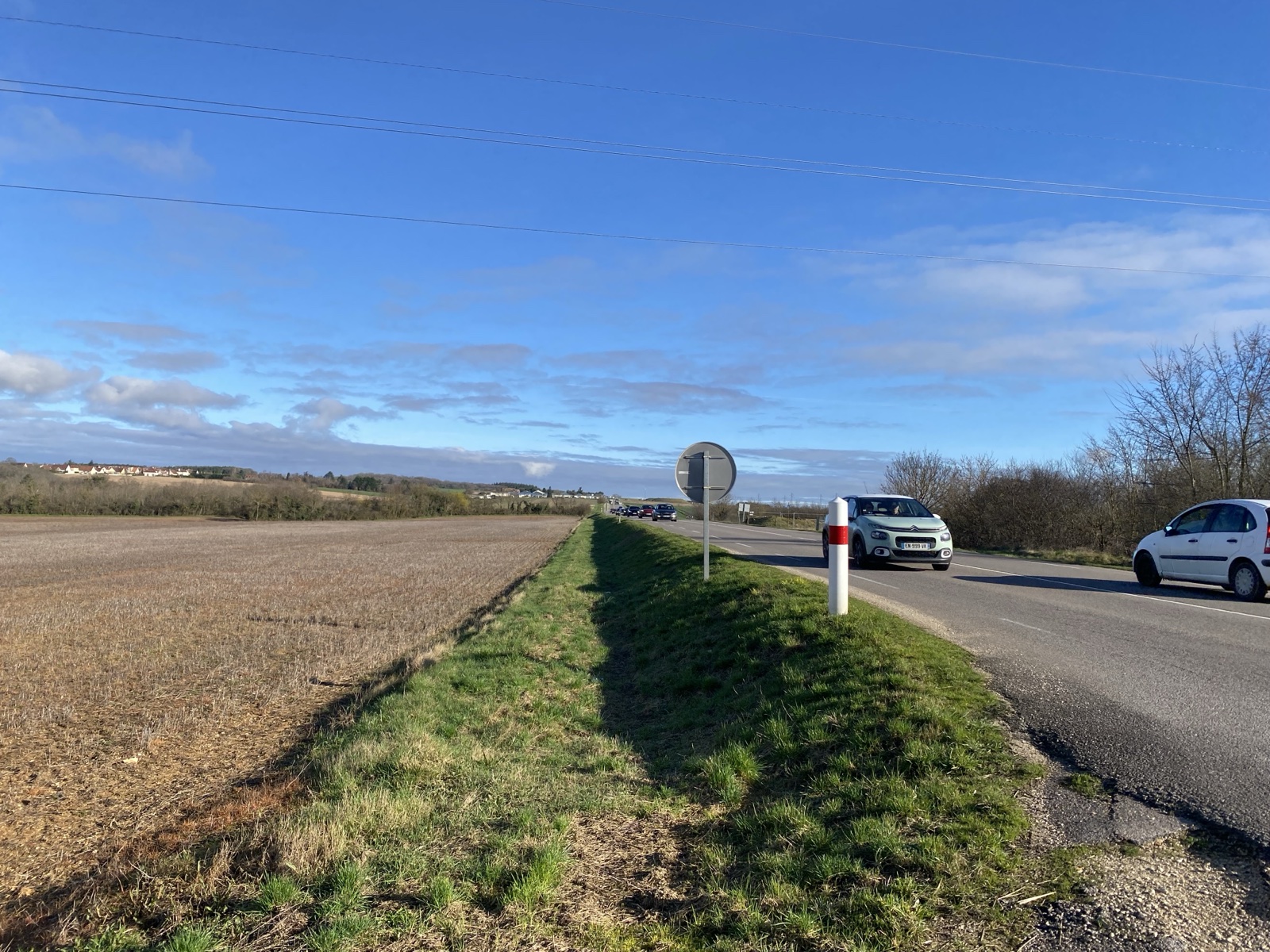 La route aujourd'hui, sans aménagement cyclable